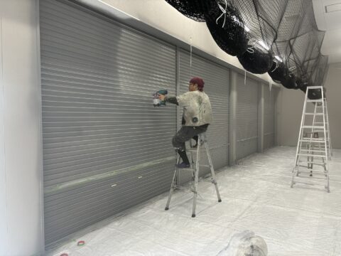 8月28日フィットイージー彦根店様シャッター塗装工事