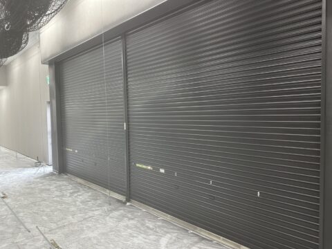 8月29日フィットイージー彦根店様シャッター塗装工事