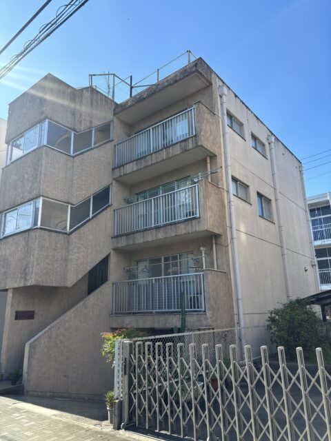 10月◯◯工務店さん塗り替え工事。工事中に小林塗料さんに出会えました。