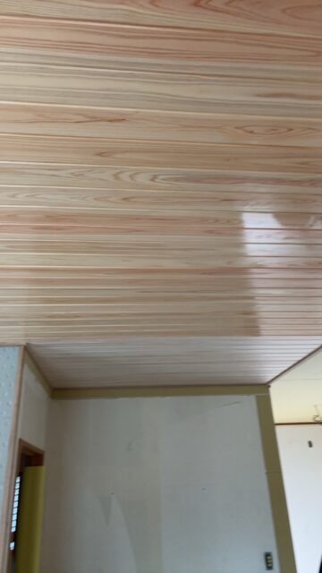 知多市塗装工事。室内天井・腰壁・周り子木部塗装工事。